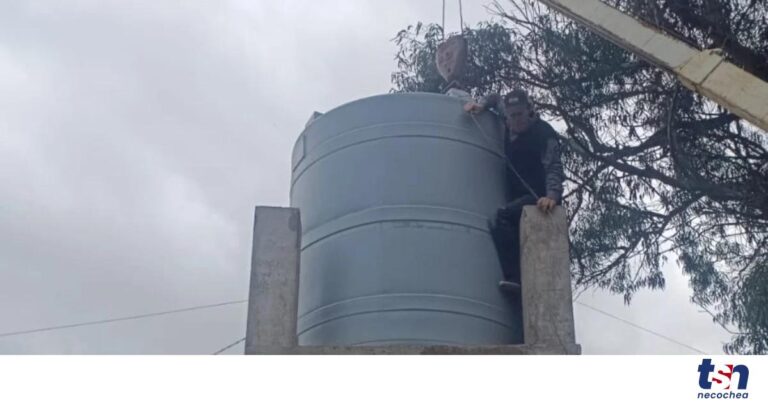 08-04-FOTO-colocacion-tanque-Villa-OG