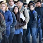 El empleo, el peor frente social del Gobierno de Milei: crecen la informalidad y la vulnerabilidad juvenil