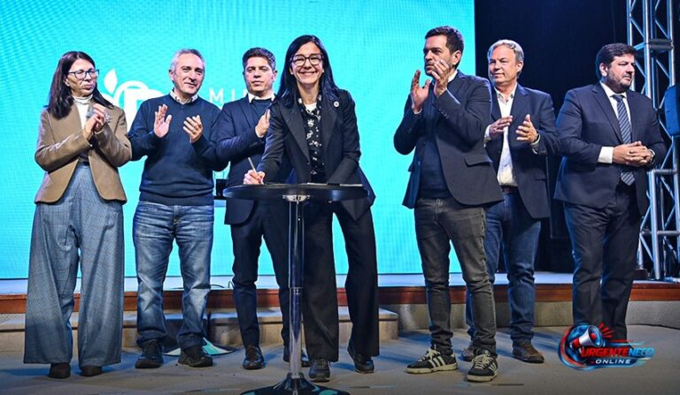 Andrea Cáceres compartió acto con Kicillof