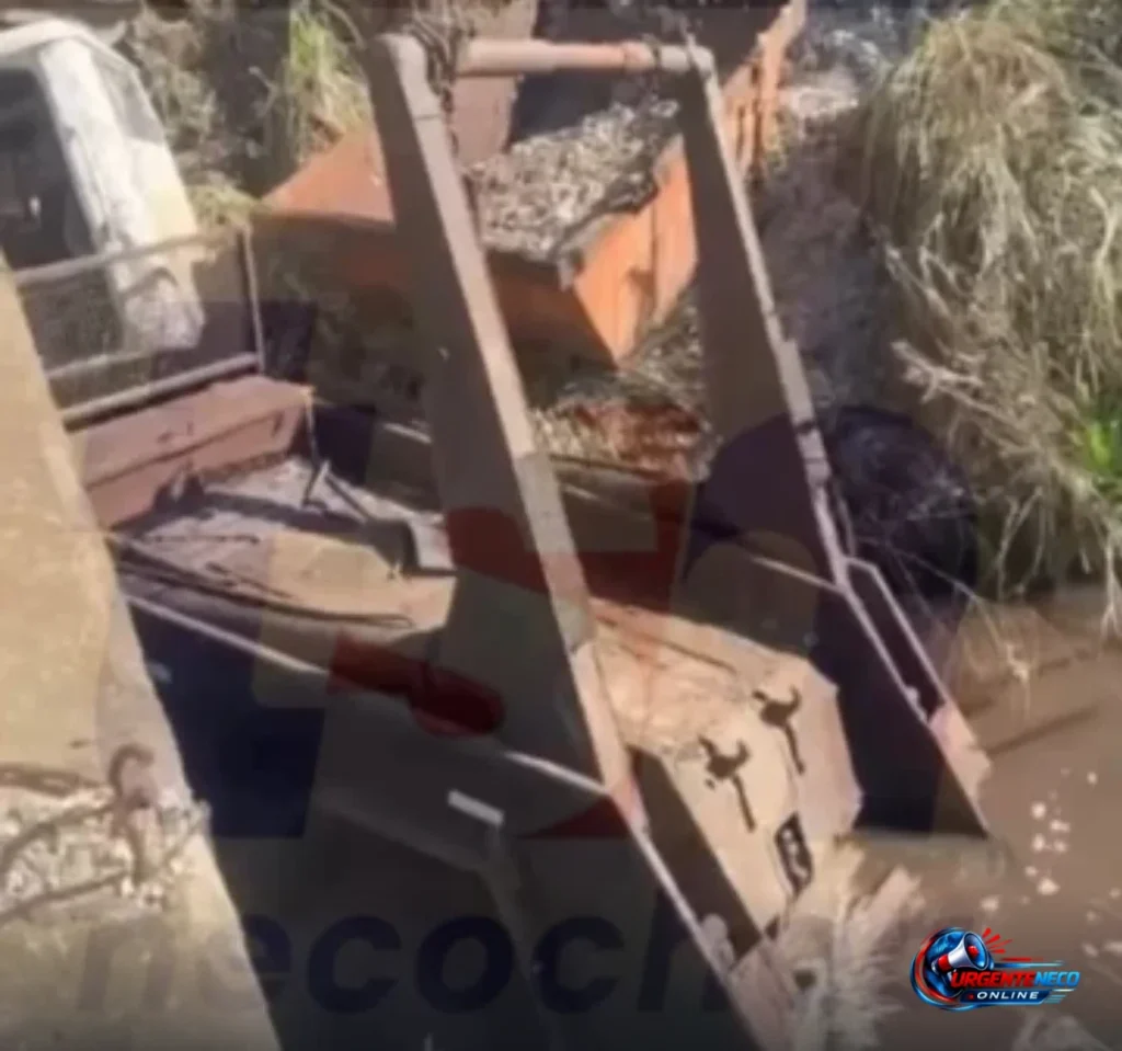 Removieron el camión que había caído al arroyo en la Ruta 88