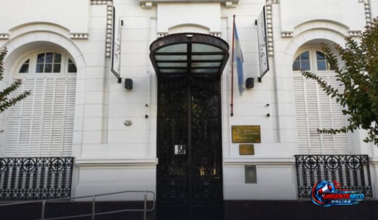 Polémica por los plátanos: el Colegio de Abogados aseguró que tenía autorización